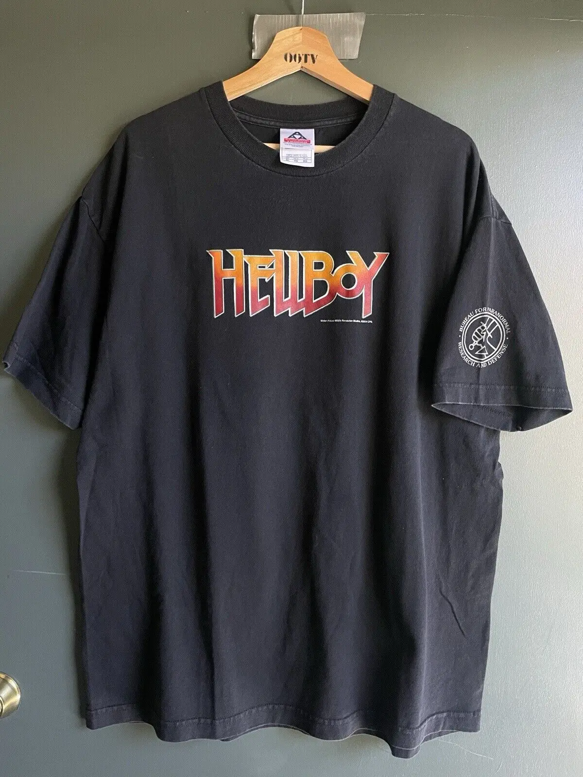 

Vintage 2004 Hellboy Movie Promo Shirt Size XL 23x30.5 AAA Tag Amazing