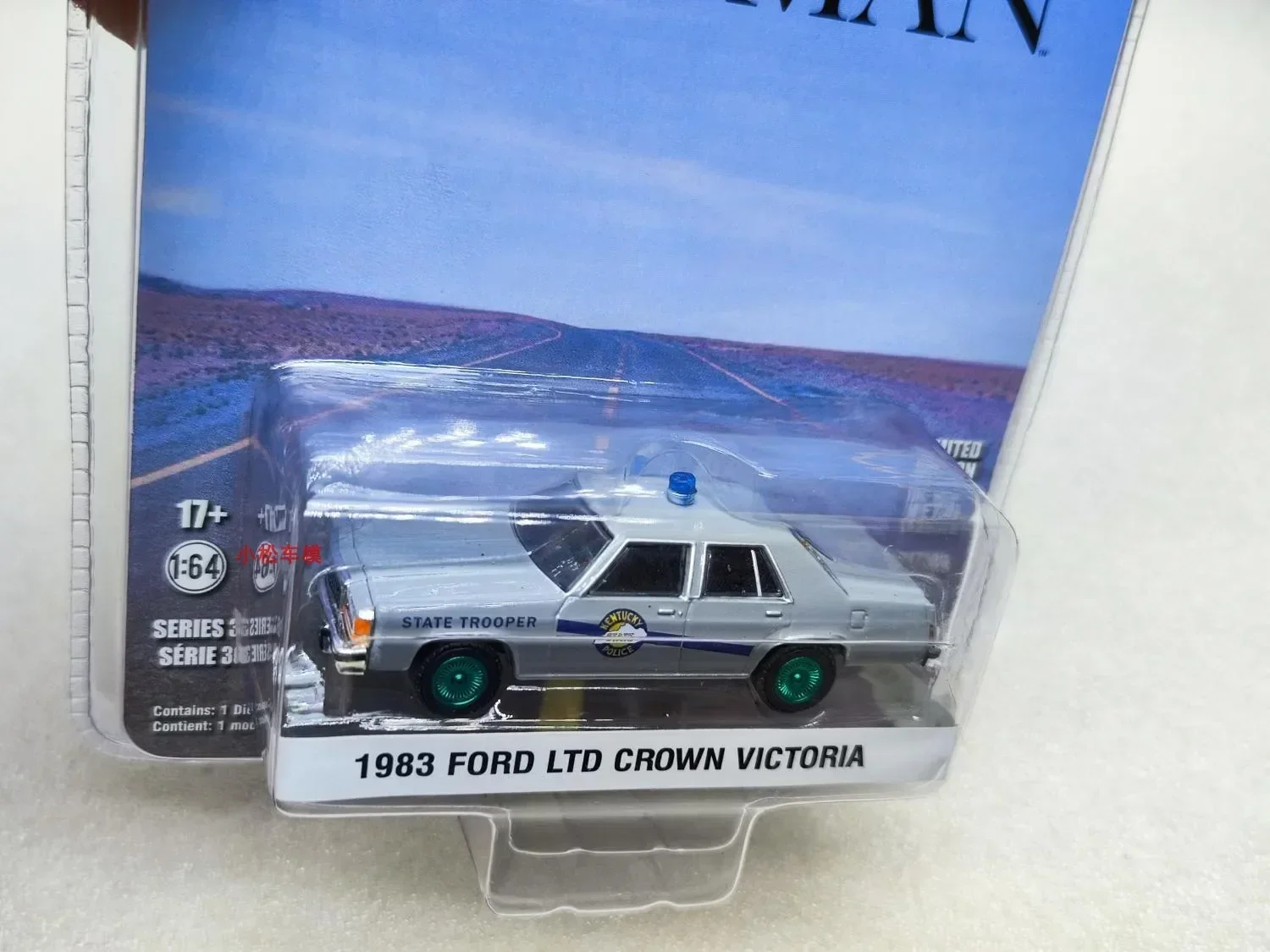 1: 64 1983 FORD LTD CROWN VICTORIA Police Car Green Edition  Diecast Metal Alloy Model Car Toys For  Gift Collection