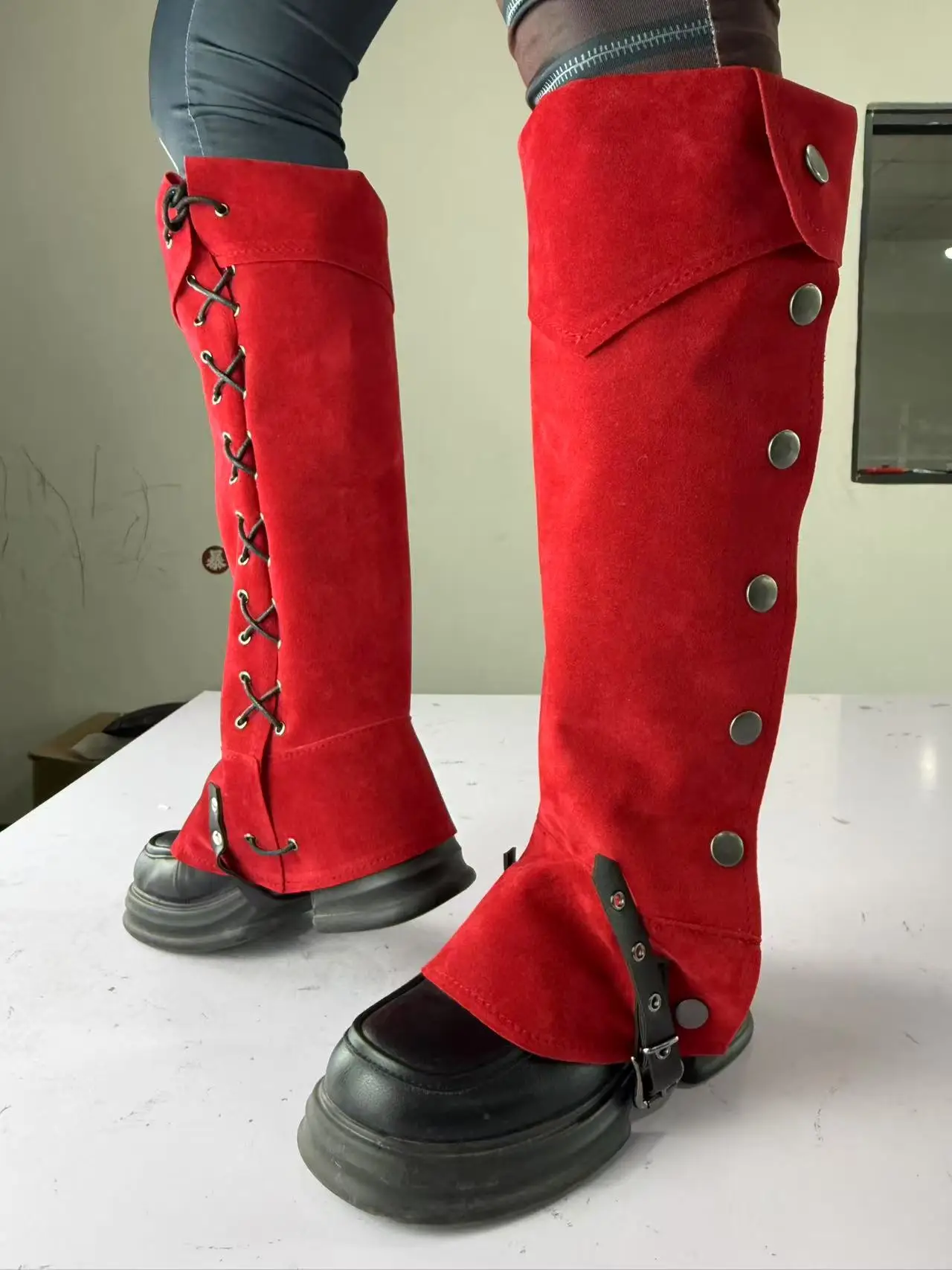 รองเท้าบูทวิคิ้งก์สีเขียวสไตล์ยุคกลางยุคเรอเนซองส์สำหรับฮาโลวีน ปลอกหุ้มรองเท้าสูงแบบนักเดินทะเล ปลอกหุ้มรองเท้าบูทแบบนักเดินทะเล ปลอกหุ้มรองเท้าบูทแบบทหาร รองเท้าบูทแบบเบา