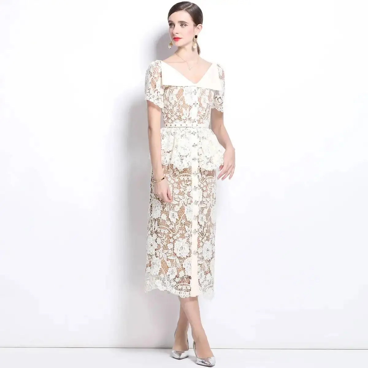 

Качественная летняя юбка с вышивкой бисером и стразами, бежево-белая, кружевная, в стиле E H-Line, из ПВХ-ткани с шелковистым блеском, в стиле середины века