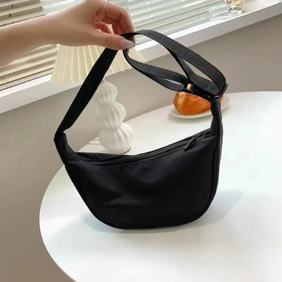 

1 Pcs New Fashionable Dumpling Bag Lightweight Commuting Underarm Large Capacity Simple Shoulder Crossbody Bag