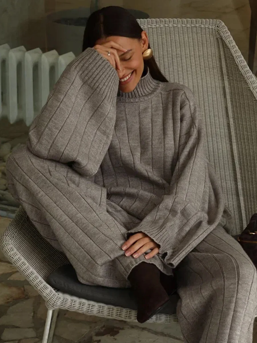THRUM Women's Two-piece Vertical Ribbed High Neck Sweater and Pants Set Suitable for Casual Wear in Autumn and Winter