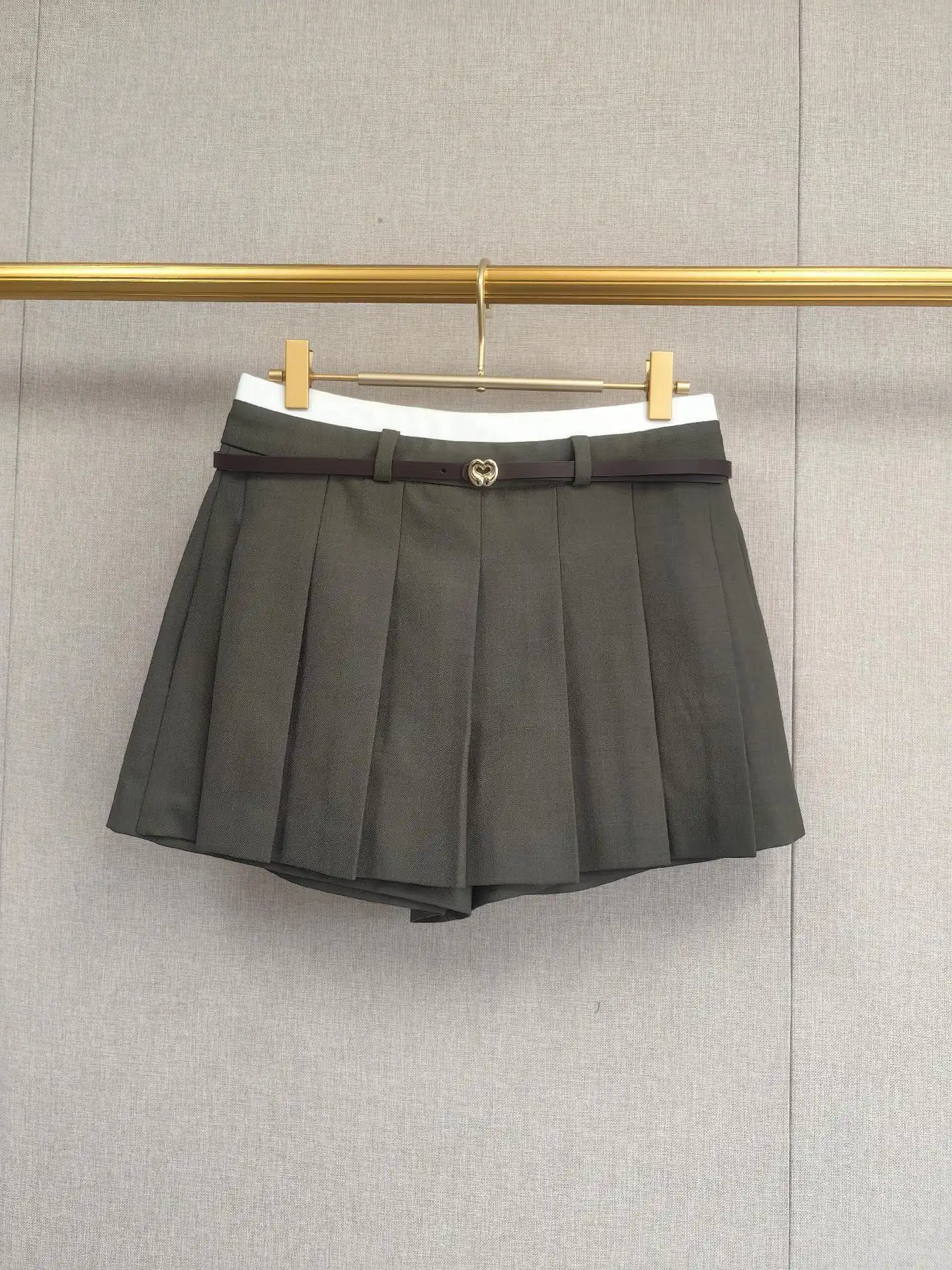 Preppy Style Women Fashion High Waisted Pleated Belt Buckle Decoration Shorts Skirt Early Autumn