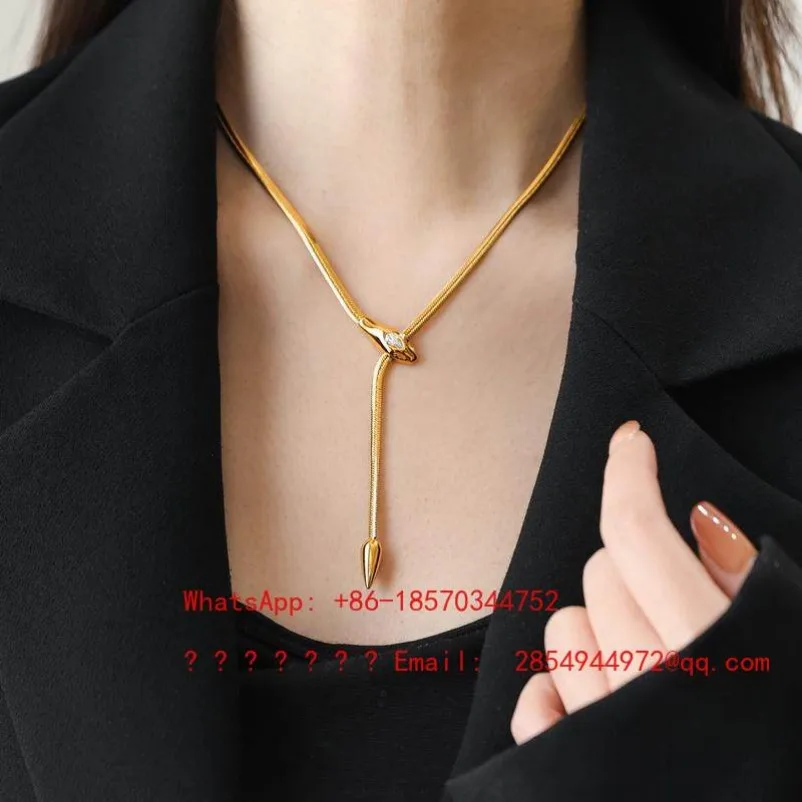 collana-di-lusso-in-oro-a-forma-di-osso-di-serpente-design-esclusivo-e-raffinato