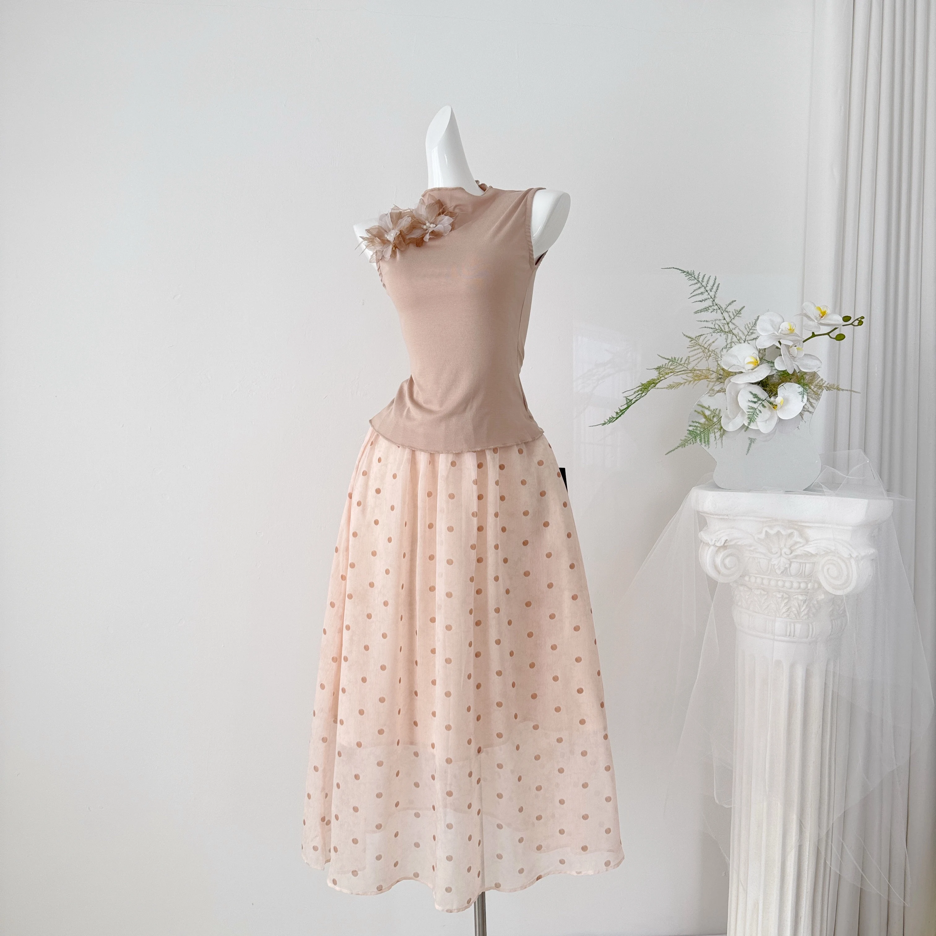 

Lin Summer Gentle Wind Sleeveless High Collar Slim Fit Skin Friendly Knitted Top Polka Dot Print Silk Half Skirt Women's Fash...