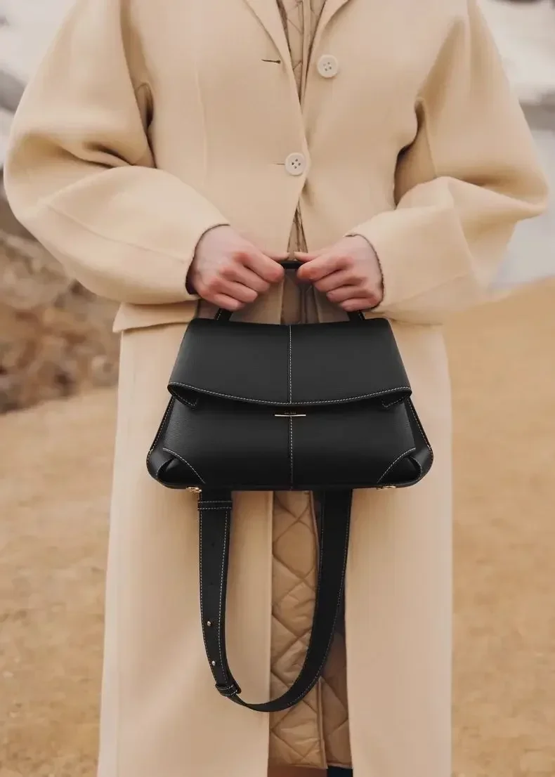 

2025 EU hot selling model fashion series new women's handbag European and American fashion leather pleated skirt women's handbag