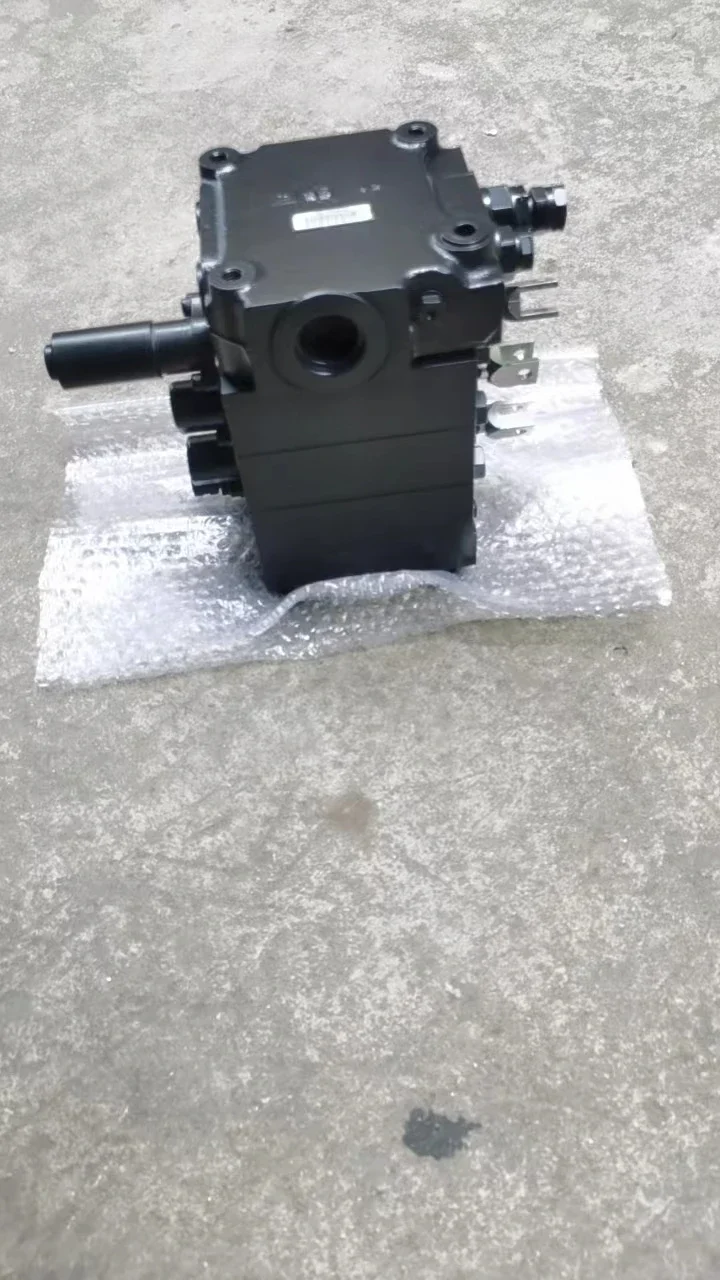 723-23-10300 Proportional Valve and 723-23-10305 Valve for D14E Excavator Good Condition