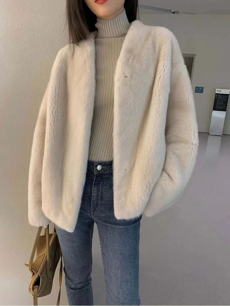 Environmentally Friendly Fur 2023 Winter New V-Neck Fur One Piece Coat for Young Women's Loose and Slim Imitation Fur Short Coat