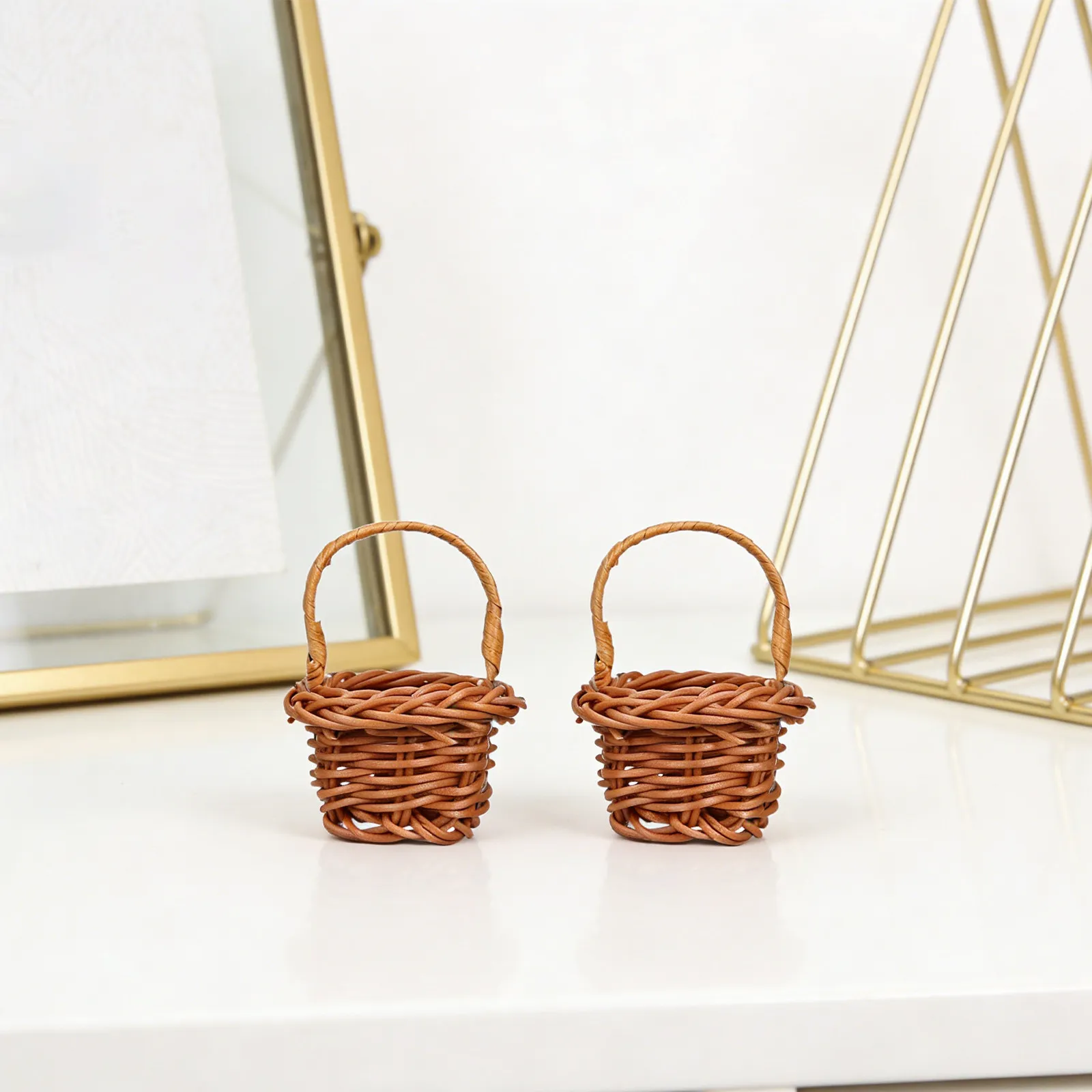 

15Pcs Mini Flower Basket Chic Woven Design Plastic Basket for Photography Props Micro Landscaping Decor Mini Room Decoration