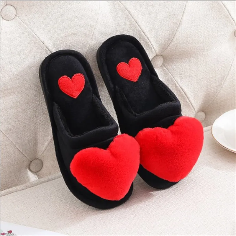 Zapatillas de casa de felpa para mujer, zapatos de invierno con forma de corazón, pantuflas cálidas de piel, 2021