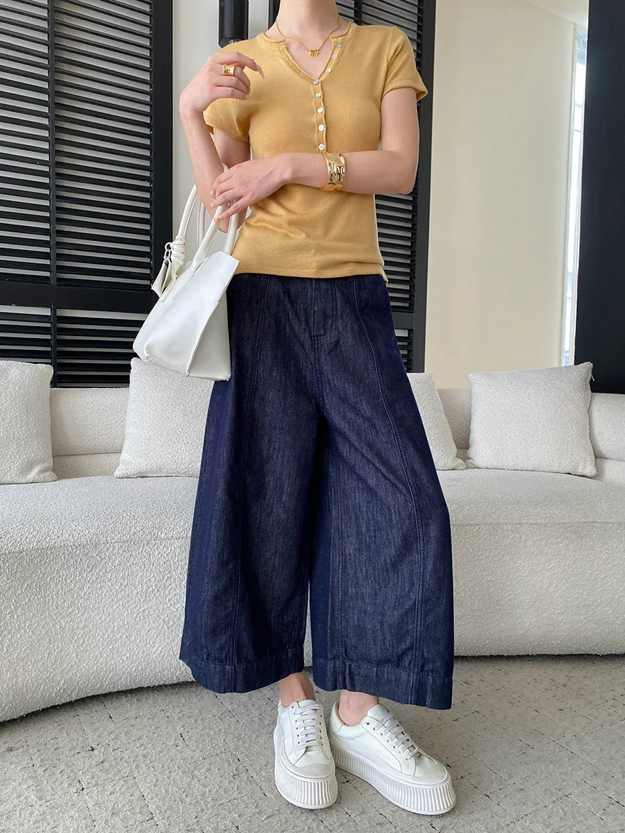 Sommerliche Damenjeans in unifarbenem Design mit hoher Taille, schlank machendem Schnitt und geradem, weitem Bein. – Detail 6