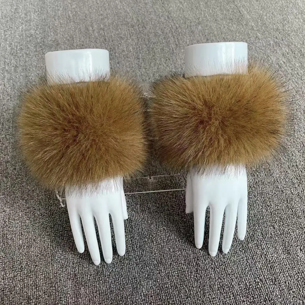 Soft Wrist Cuffs Winter Faux Fur Wrist Cuffs for Women Fluffy Arm Warmers for Skiing Parties Outfits Soft Furry Bands for Autumn