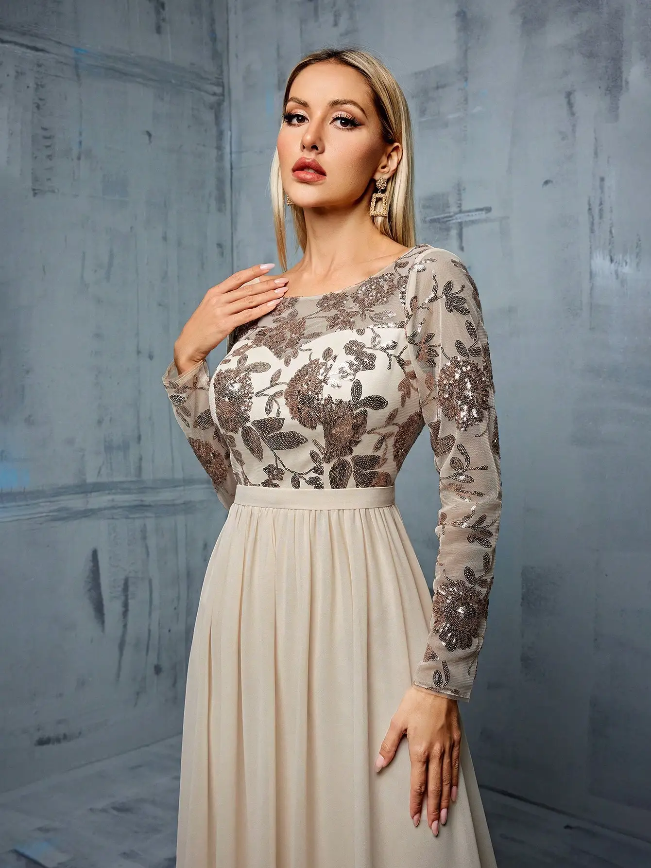 Vestido de noite de chiffon patchwork de meia manga bordado com lantejoulas e decote redondo