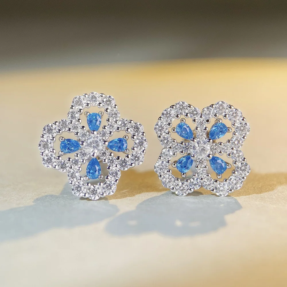 Vierblättriges Kleeblatt Pavé-Aquamarin-Ohrstecker für Damen 14K Weißgold Glücksbringer Edelschmuck – Detail 3