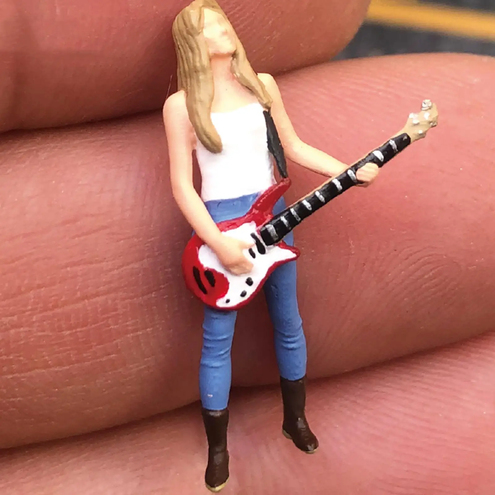1:64 Scale Hand Painted Miniature Model Women/Men Singer Rock Singer Band Chorus Figures Street Park Layout Diorama