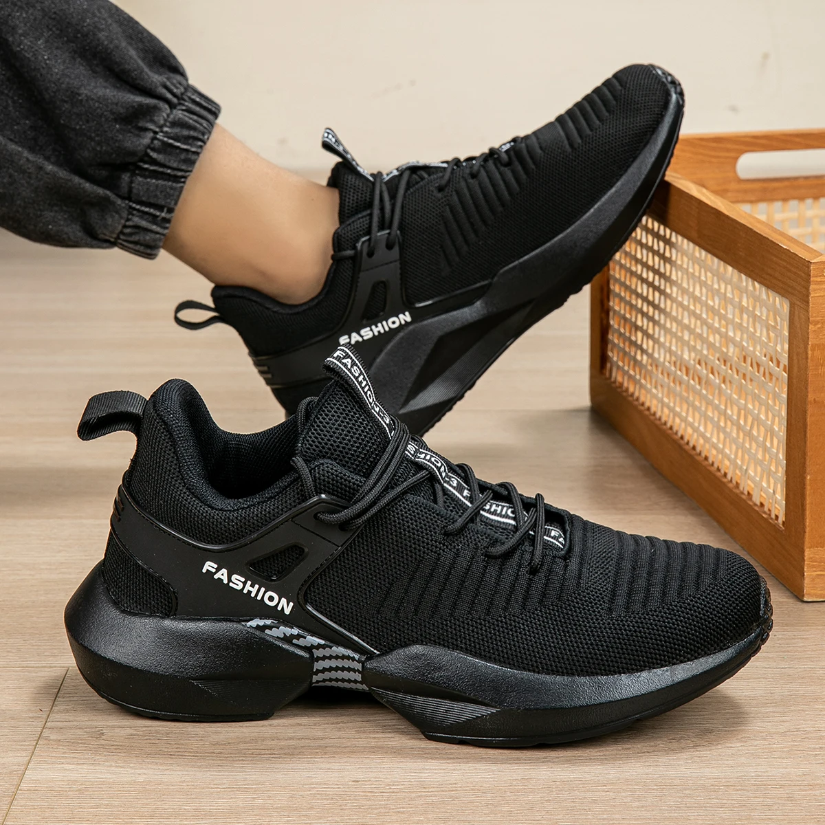 Hot Sale Running Shoes Men's Summer Sneakers Lightweight Breathable Black Mesh Sneakers Men Comfortable Sports Tennis Shoes 45
