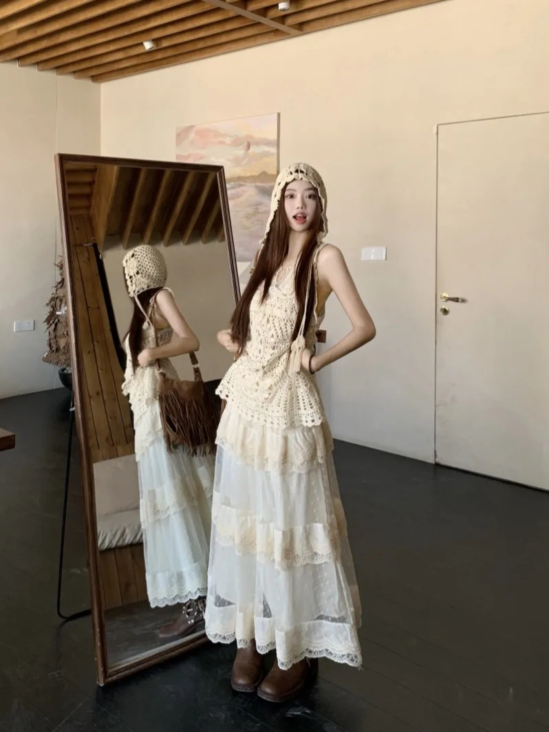 

Faionable Lace Knitted Hollow out Vest And Skirt Set for Women Spring Season Gentle Breeze Design Sensation Ele Two Pie...