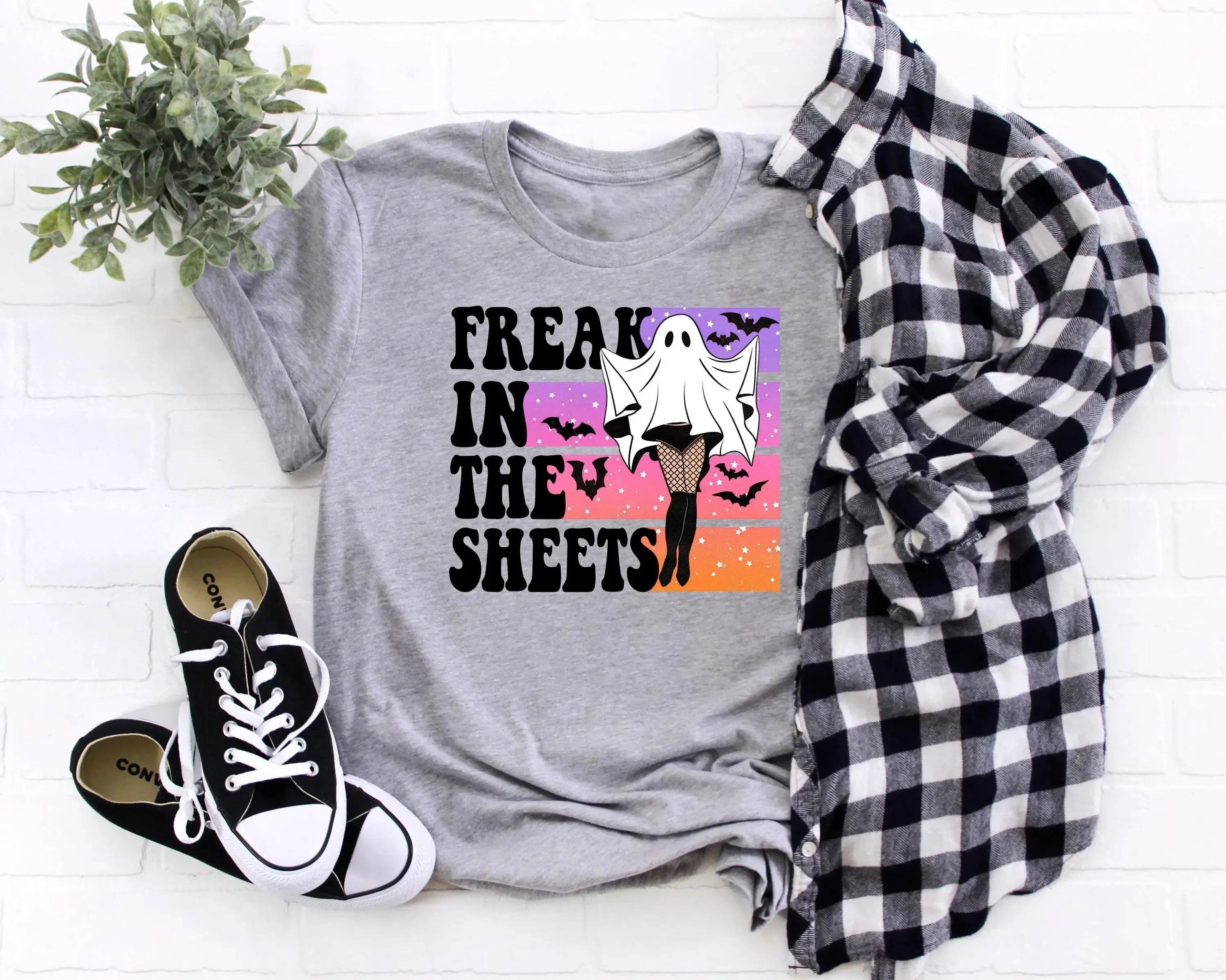 

Футболка Freak In The Sheets, забавный наряд на Хэллоуин, осенняя жуткая сезонная вечеринка