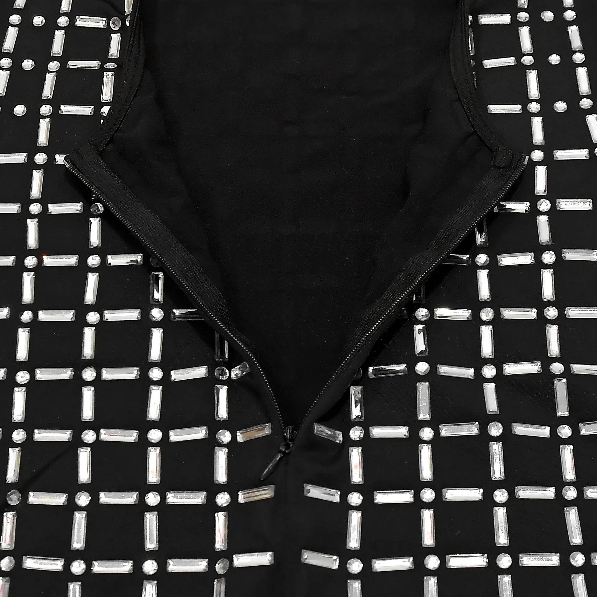 فستان حفلة موسيقية فاخر نحيف سادة بدون ظهر ورقبة على شكل قلب فساتين سهرة نسائية أنيقة فساتين صيفية 2025 ملابس نسائية صيفية