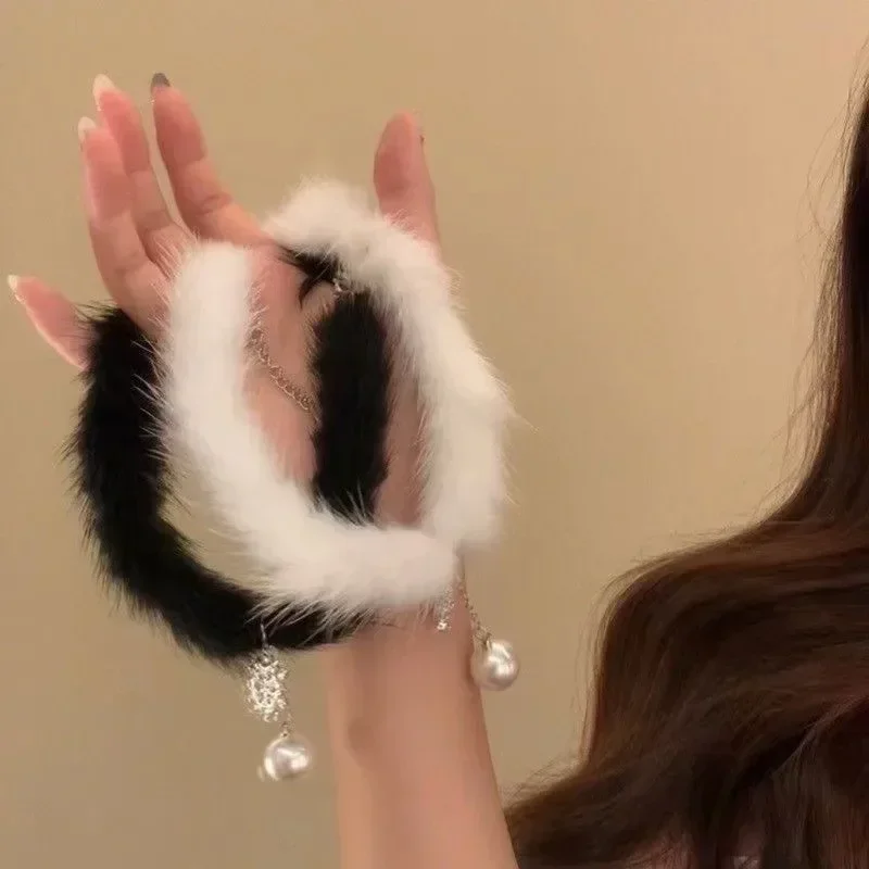Winter Cute Sweet Feather Plush Snowflake Pearl Choker Necklace for Women Chirstmas Girls Clavicle Chain Party Jewelry Gift