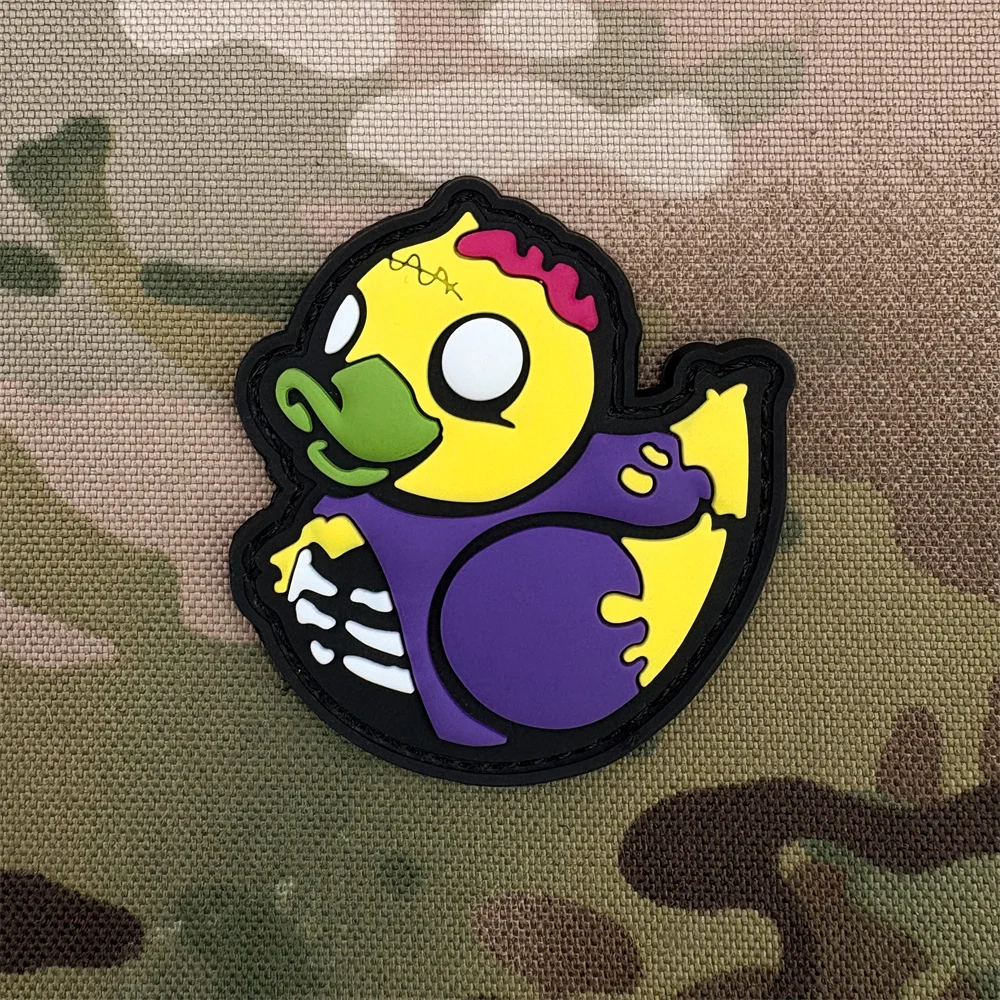 

Нашивка-патч из ПВХ с рисунком мутировавшей утки, светящаяся в темноте, идеально подходит для использования на нарукавных повязках, рюкзаках, тактических жилетах и для украшения одежды. Вышитые нашивки-наклейки из мягкой резины