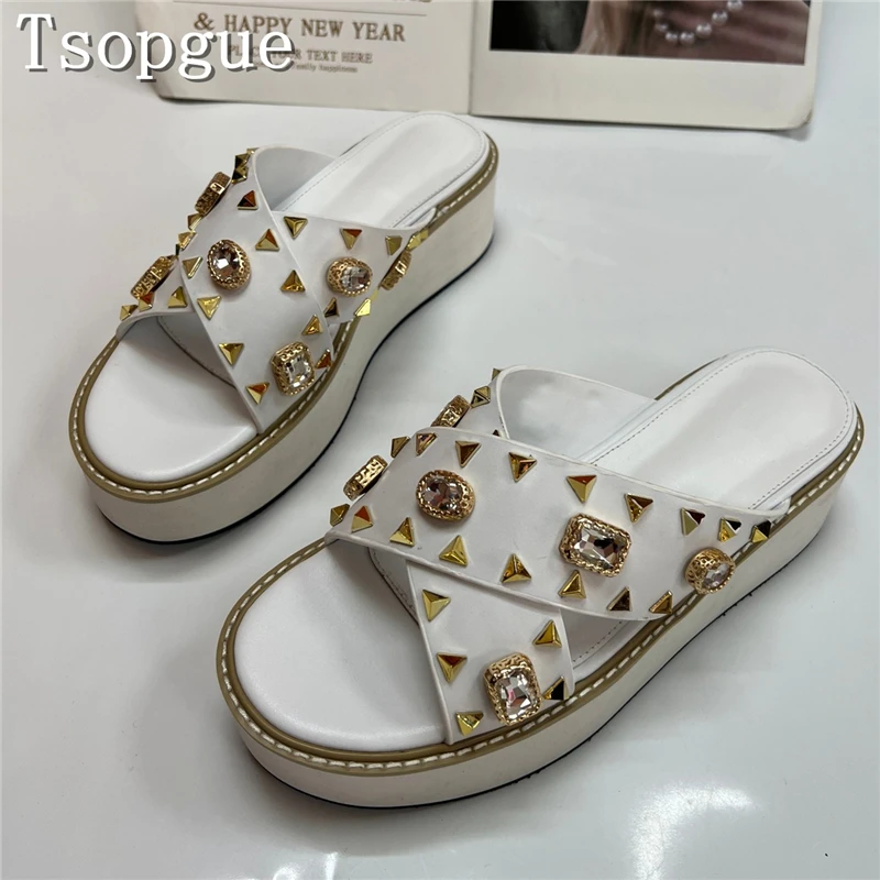 

Luxury Gold Rivet Rhinestone Platform Slide Women Open Toe Thick Sole Wedge Slippers Summer Fashion Mules for Daily Beach
