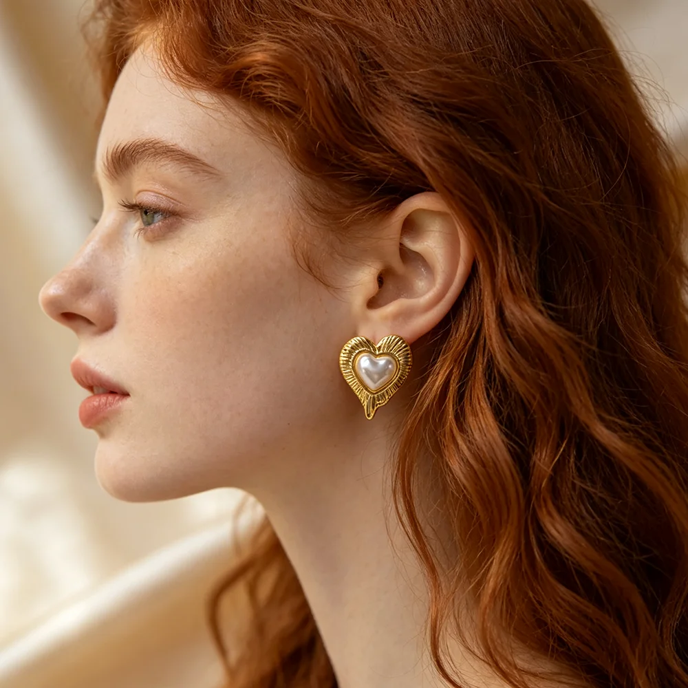 Korean Heart Stud Earrings Vintage Gold WHITE Imitation Pearl Post Earrings Woman's Fashion Party Jewelry