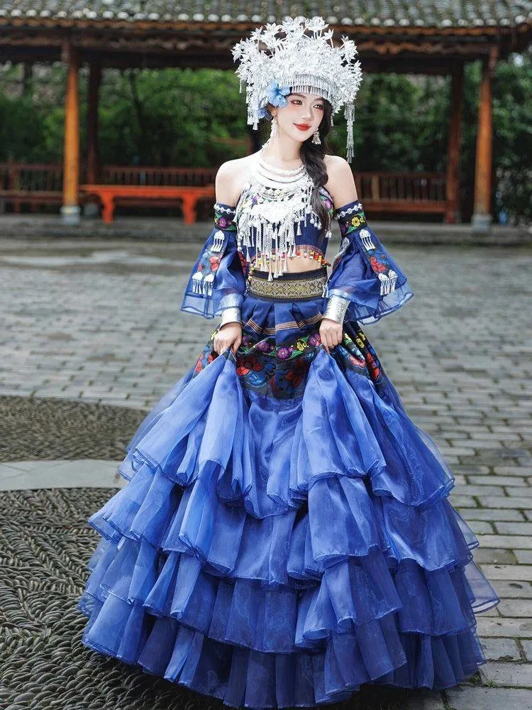 

A new set of blue ethnic-themed travel photography and ethnic portrait clothing