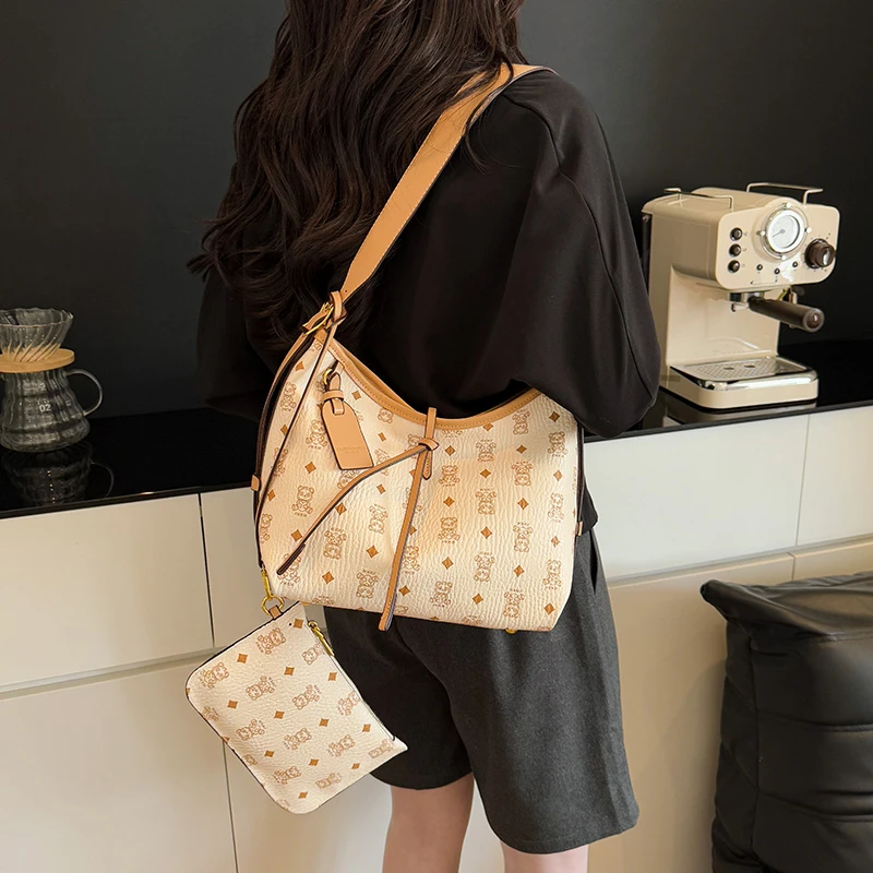 

Elegant Crossbody Bag For Ladies, Premium Leather Shoulder Option, Famous Designer Classic And Versatile