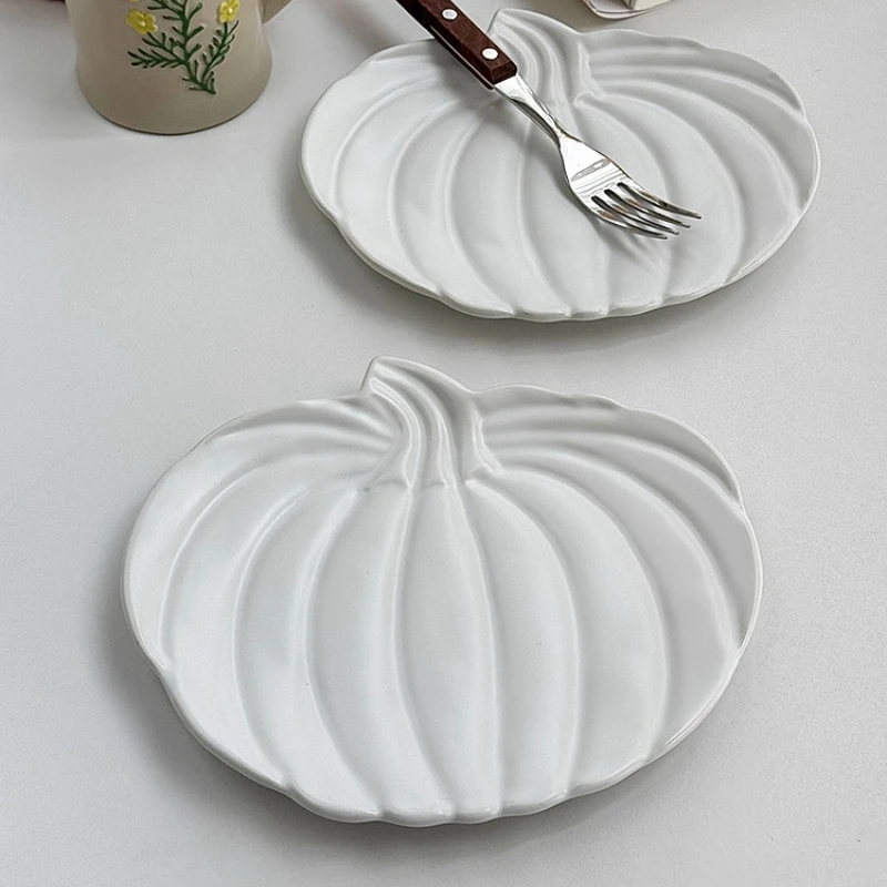 

Керамическая тарелка в скандинавском ретро-пасторальном стиле с тыквой, тарелка для домашних фруктов, тарелка для хлеба Dim sum, обеденная тарелка для украшения Хэллоуина