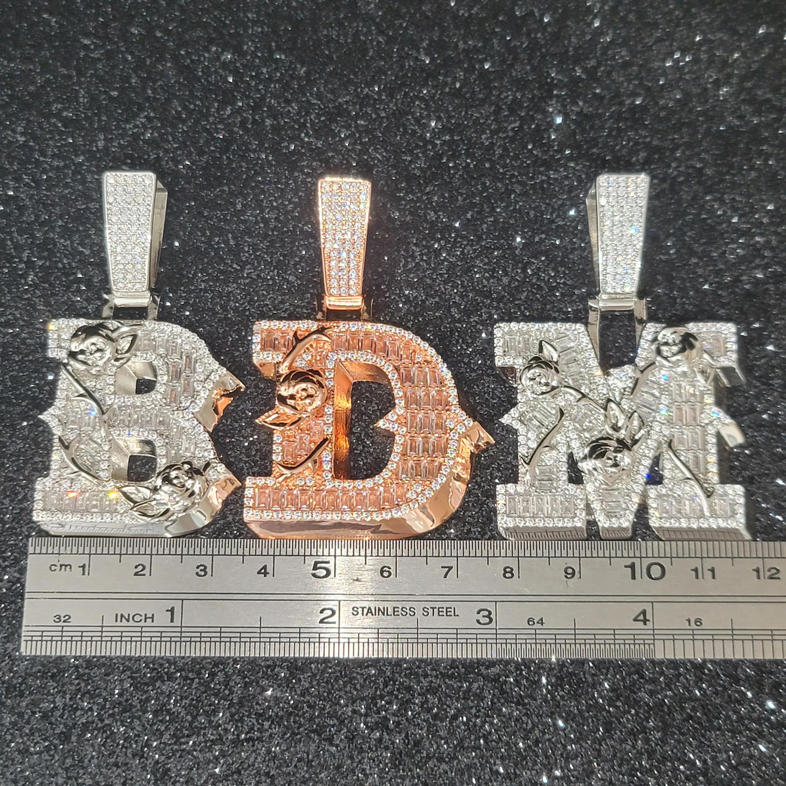 Personalizowany wisiorek z lit – Body Jewelry Back recenzja i cena