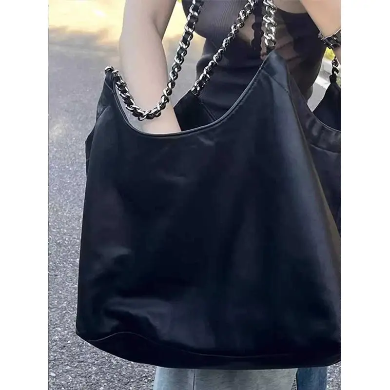 حقيبة يد نسائية كبيرة السعة لخريف 2025، تصميم جديد على الطراز البريطاني، حقيبة كتف واحدة بسلسلة، حقيبة يد جلدية عالية الجودة