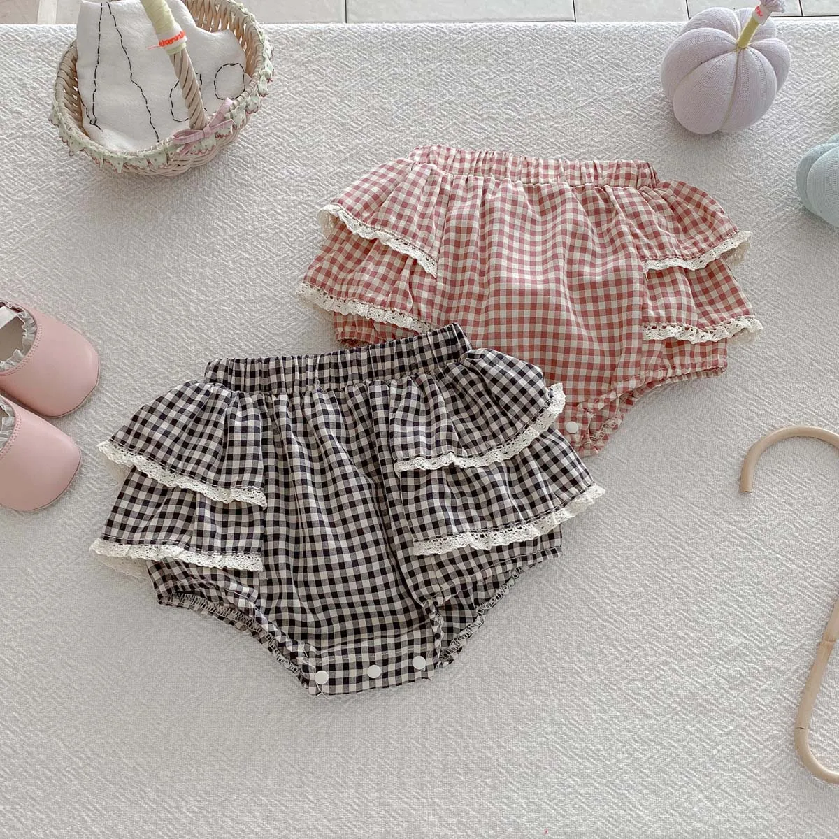 Korean style summer baby girl plaid lace bud shorts, baby girl summer versatile shorts, very suitable for going out to wear
