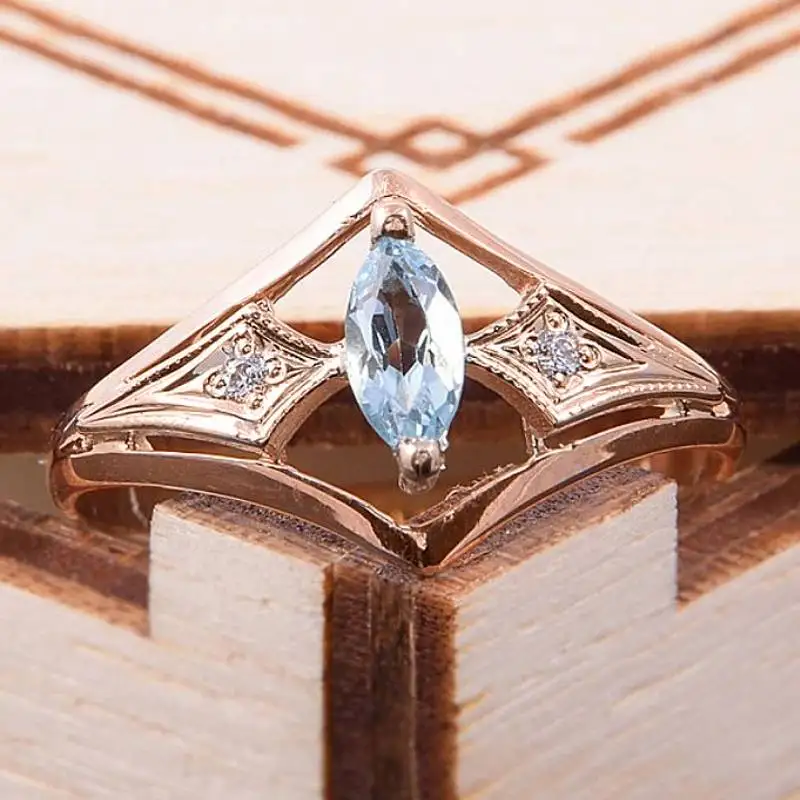 Huitan Damenring mit ausgehöhltem Design, Roségoldfarben, elegantes Party-Accessoire für Damen, modischer, charmanter Hochzeitsschmuck mit eingelegtem CZ