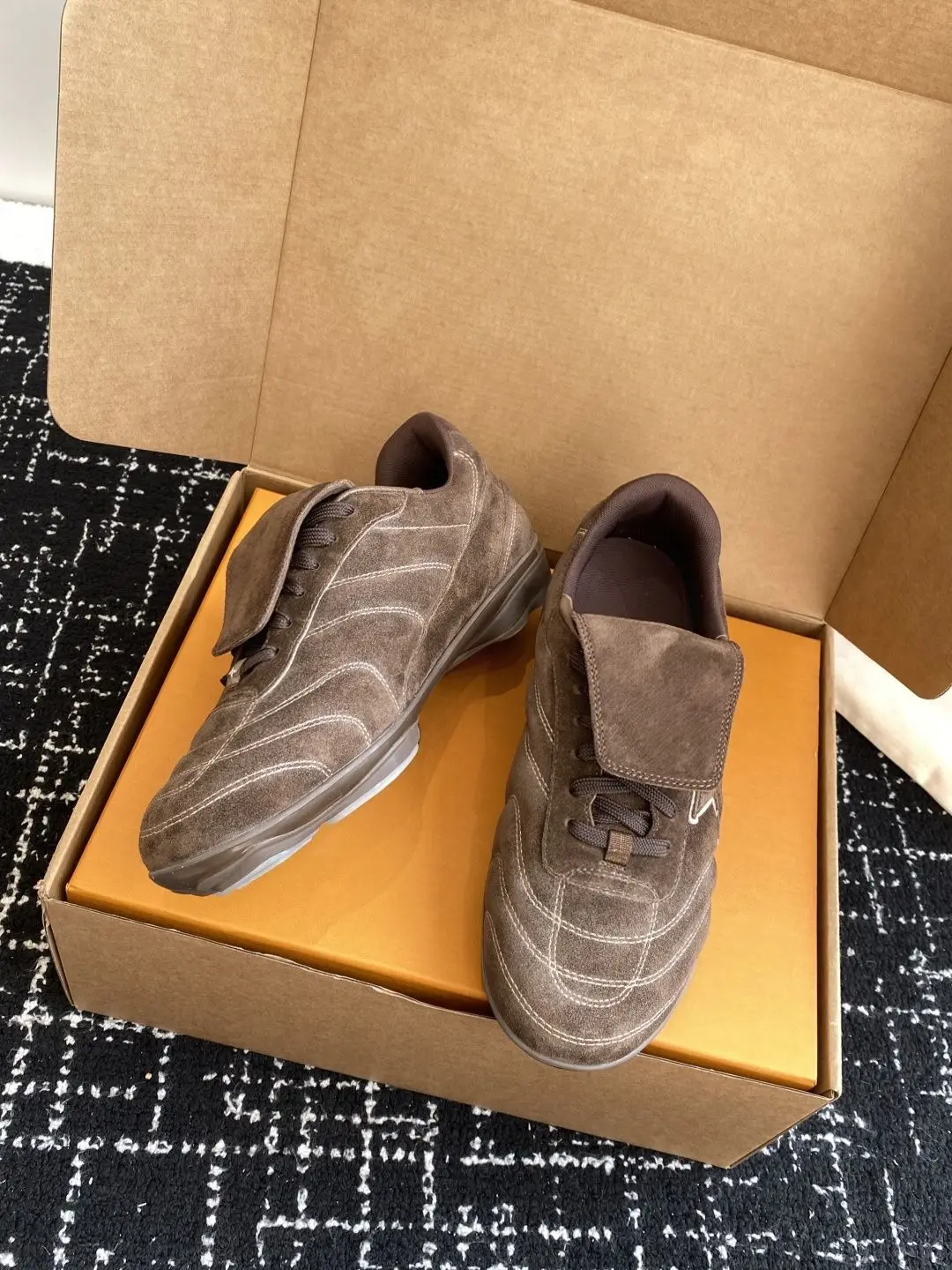 Earthy Tone Series Unisex Casual Skate Shoes, Matte Upper Skate Sneakers, Shock Absorbing Flat Footwear, Retro Trendy Versatile Shoes for Autumn Winter Commute, Camping, Walking and All Kinds of Casual Outfit Matching for Men and Women