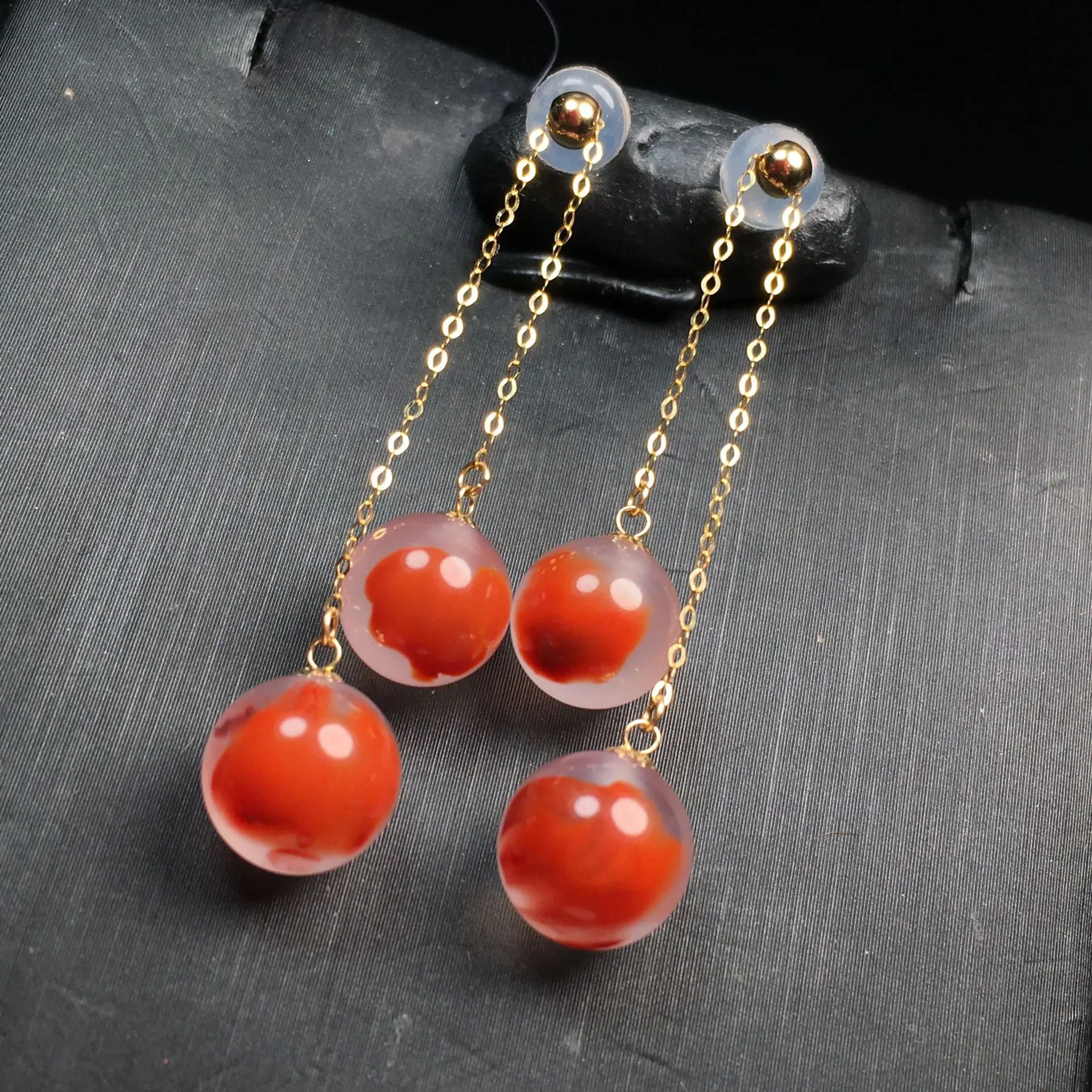 

Изысканные натуральные серьги из красного агата, позолоченные 18-каратным золотом, с красными кисточками и круглыми бусинами, элегантные ювелирные изделия с драгоценными камнями, подарок для женщин