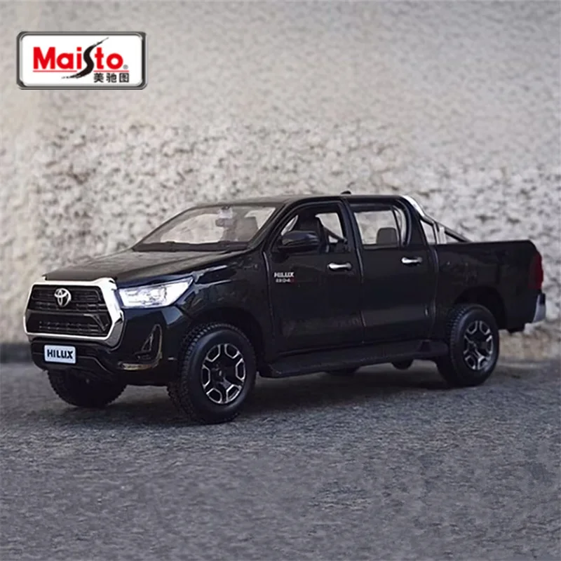 

Maisto 1:27 TOYOTA Hilux Пикап, модель автомобиля из сплава, литье под давлением, металлические внедорожники, модель автомобиля, коллекция высокой имитации, подарки для детей