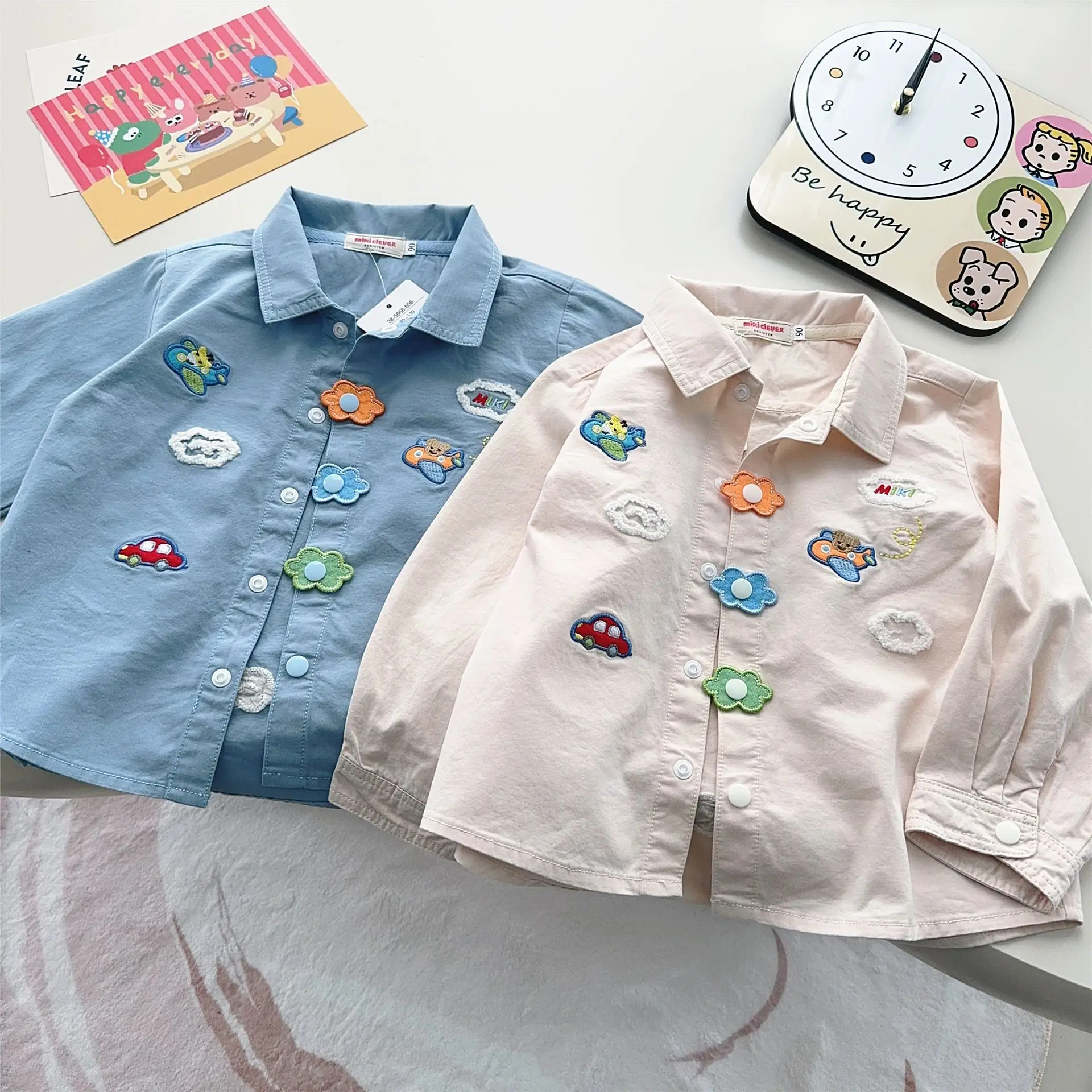 Ropa japonesa para niños, 25 artículos nuevos de primavera, camisa holgada con bordado de solapa para hombres y mujeres, camisa de dibujos animados voladores de oso de peluche