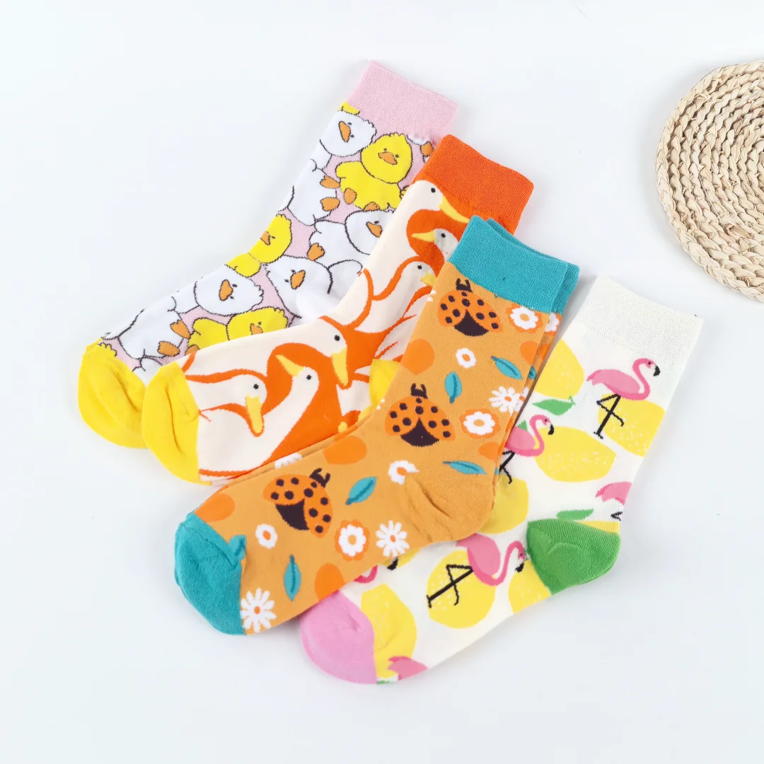 1 Pair Cartoon Animal Series: Ladybugs, Goose, Ducks, Flamingos pattern, Fresh Fashion Ladies Mid-calf Socks For All seasons