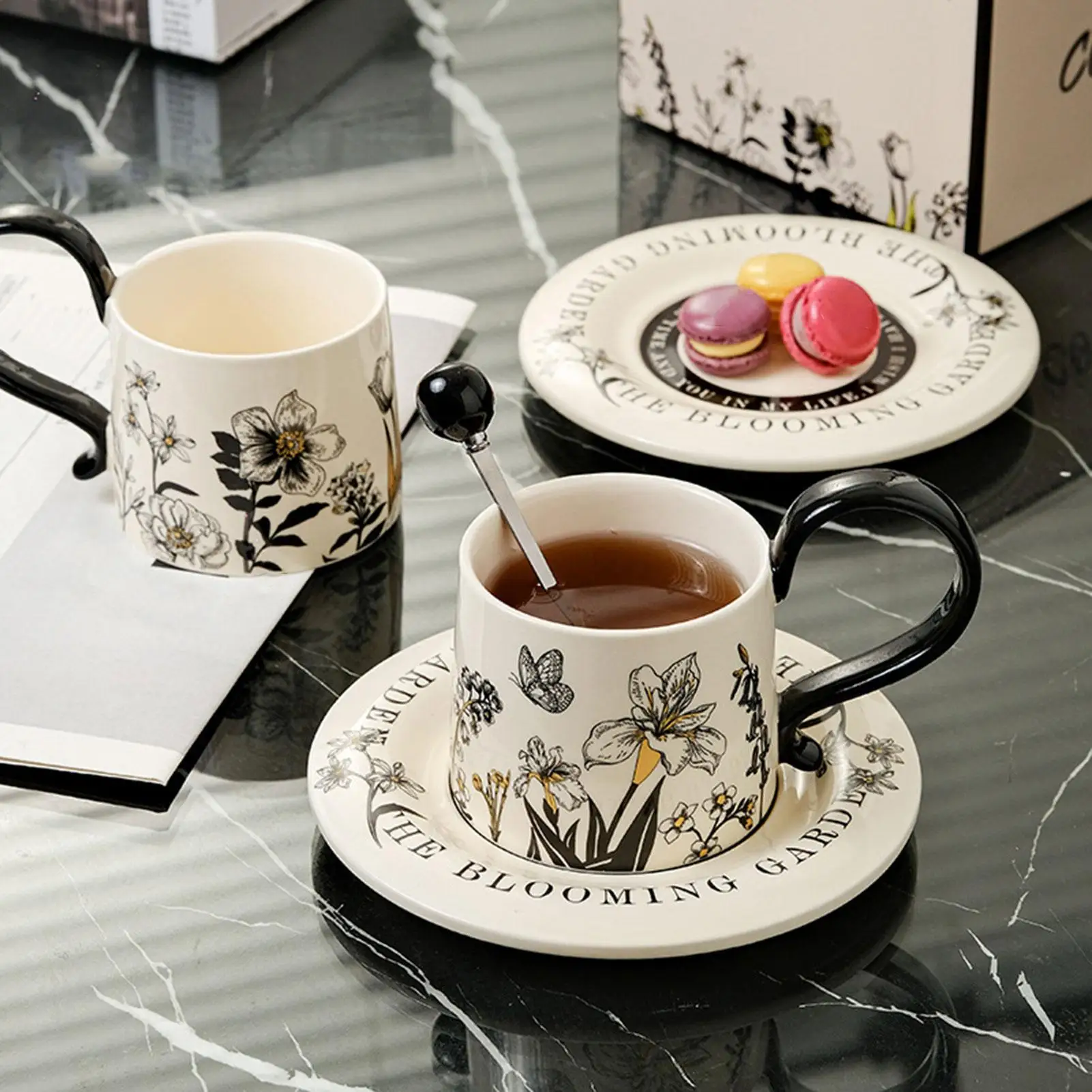 

2 sets Retro coffee cup and saucer set with Spoons Tea Cup Set ceramic Coffee Mug Set for coffee tea latte and cappuccino
