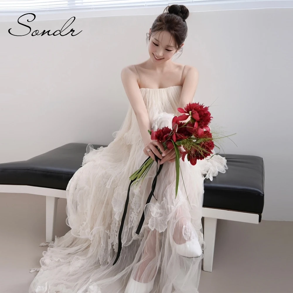 Sondr 물결 모양의 럭셔리 한국 웨딩 드레스 스파게티 스트랩 우아한 신부 리셉션 드레스 맞춤형 파티 드레스 사진 촬영