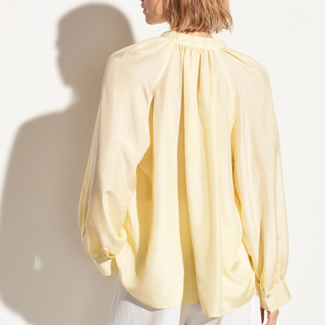 เสื้อผ้าไหมมัลเบอร์รี่สีเหลืองอ่อนแฟชั่น ผูกด้านหน้า ทรงหลวมสำหรับผู้หญิง