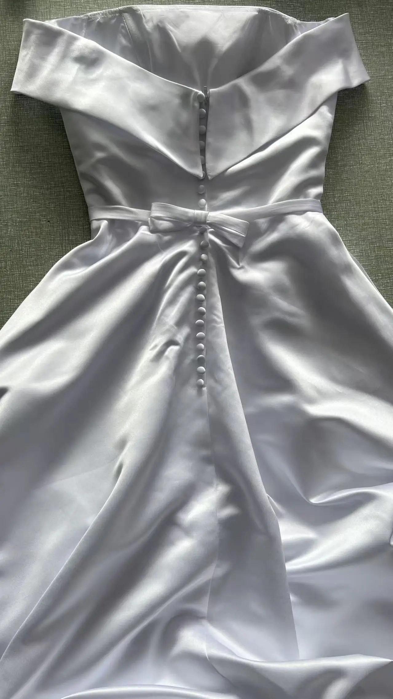 Customized Simple Stain Bridal Dress Off The Shoulder Wedding Bridal A-line Wedding Dresses Back Zipper With Button Custom size