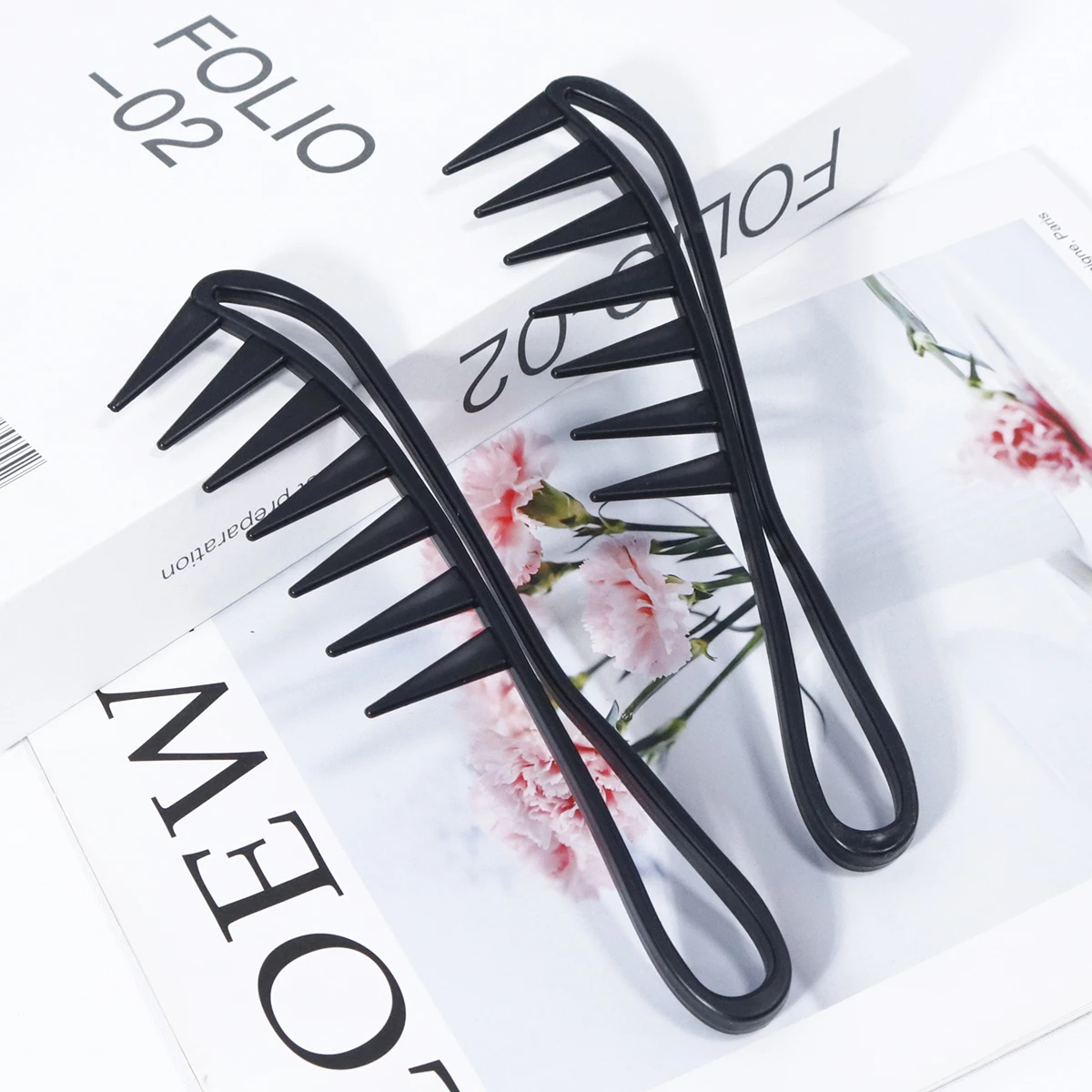 2pcs large salon grade wide toothed plastic comb, suitable for both dry and wet styling shampoo comb,Special for real hair wigs