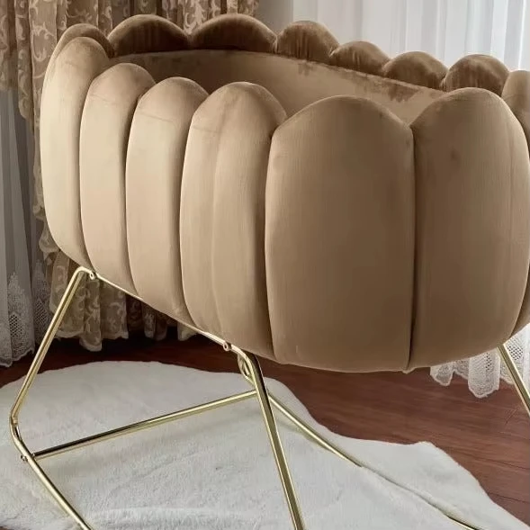 Luxuriöser Metall-Babykorb Komfortables Klappbares Kinderbett Moderner Stil Babywiege Schlafzimmer