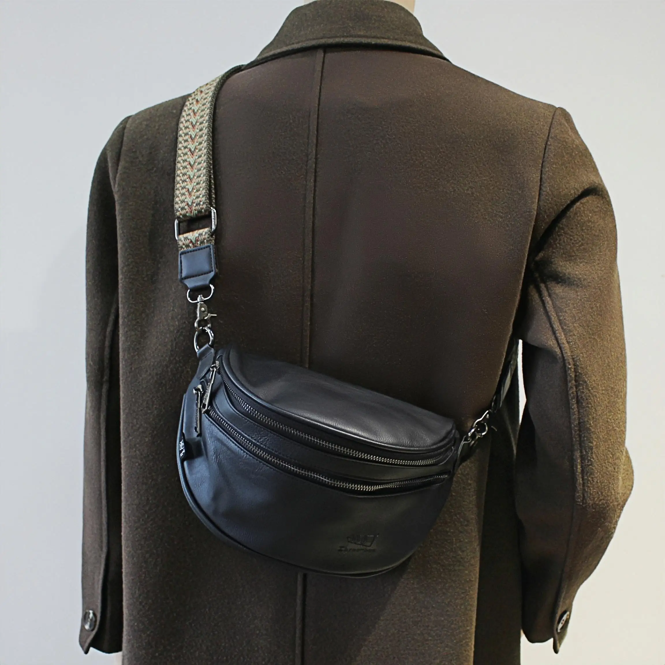 

Retro Large Capacity Crossbody Bag Men's Casual Shoulder Zipper Backpack Sling Bag Trendy Bucket Bag Street Style PU Leather