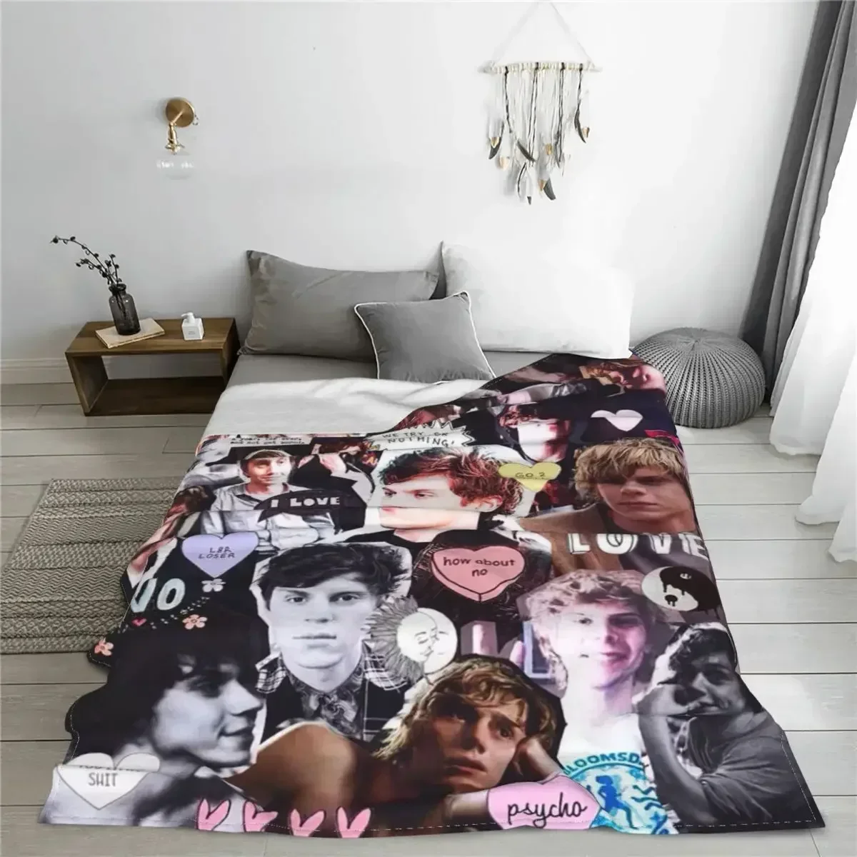 Evan Peters Flannel Blankets Actor Star Movie Fashion Throw Blankets for Sofa Bedding Lounge 125*100cm Quilt