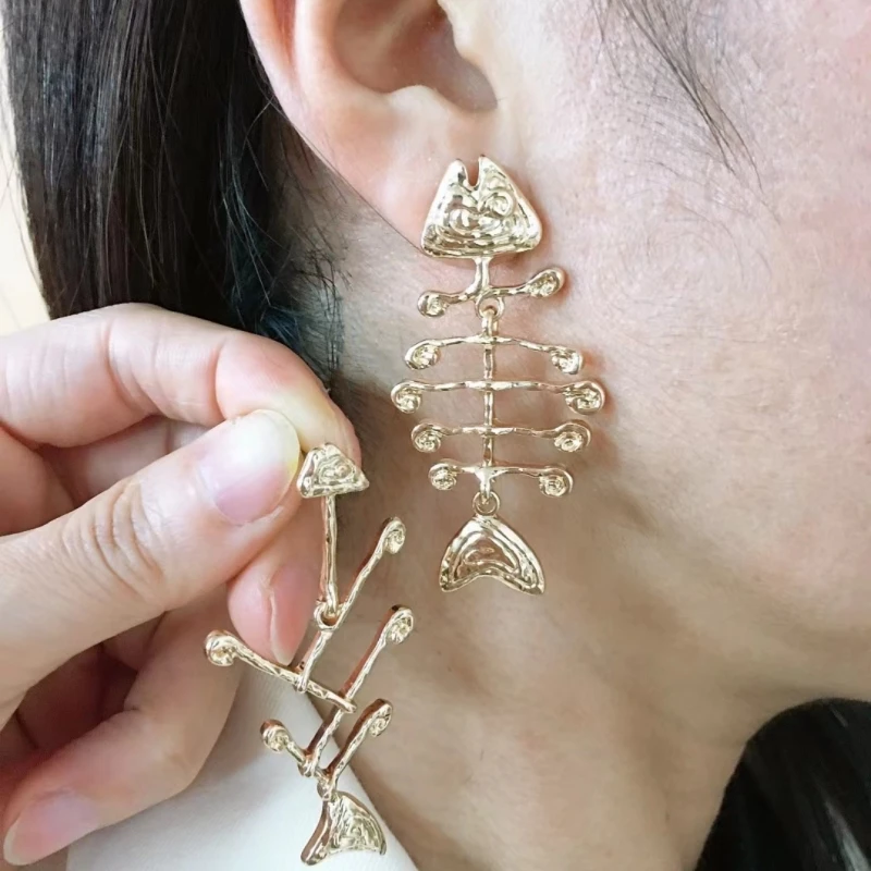 2024 New Fashion Fish Skeleton Dangle Earring for Women Party Gold-plated Metal Asymmetric Fish Bone Ear Accessories