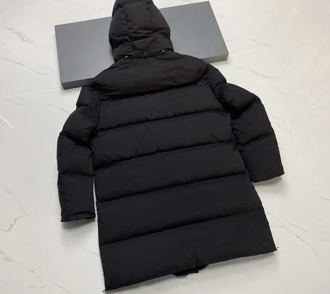 سترة طويلة دافئة للغاية للرجال جديدة لعام 2025، معطف شتوي بغطاء للرأس من ريش الإوز الفاخر