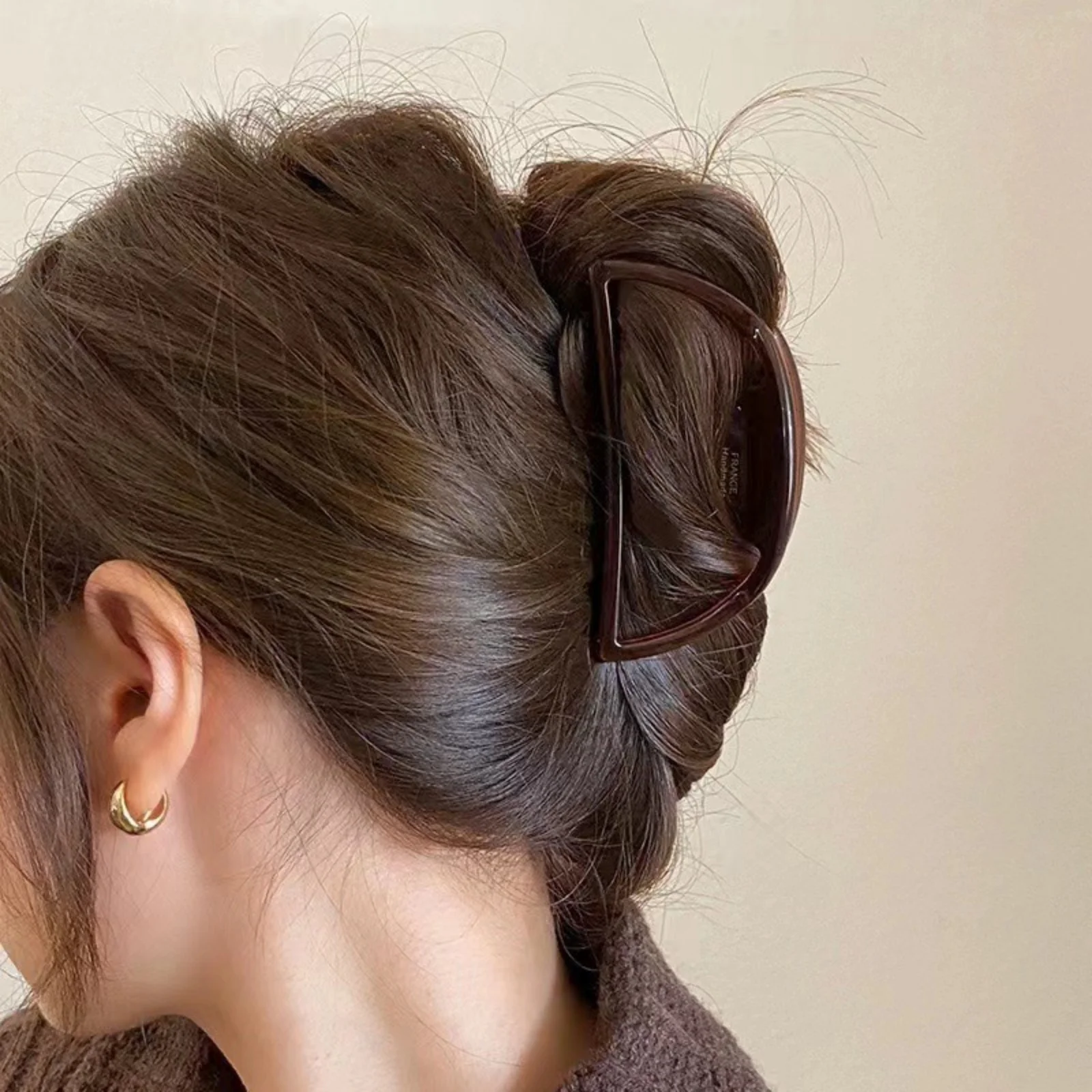 1 STÜCK Vintage Französische handgemachte Haarklammer, brauner Acryl-Haargriff mit rotem Dekor, elegantes Haarschmuck im Retro-Stil für Frauen – Detail 2